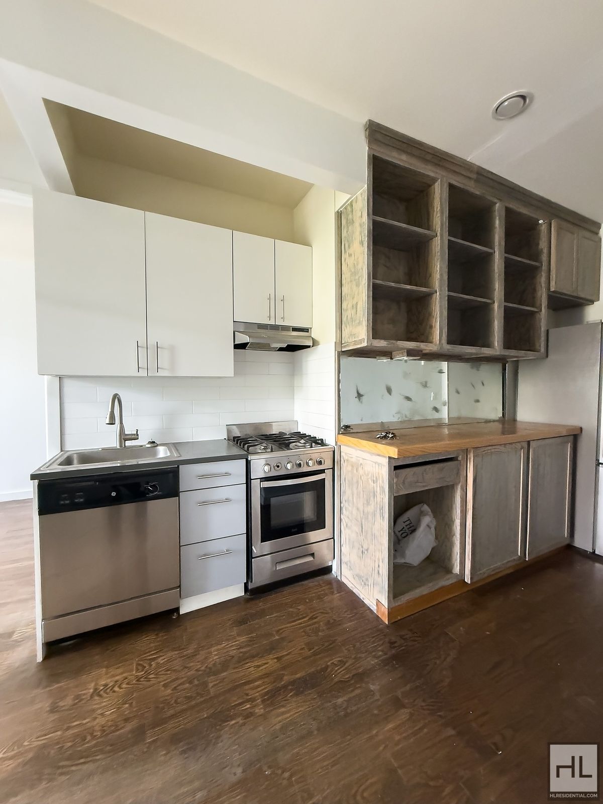 Building Photo - EASTERN PARKWAY / Renovated 2-Bedroom in P...