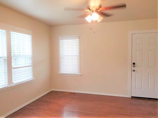 Building Photo - AMAZING 5 BED, 2 BATH MILLERS ADDITION NW OKC
