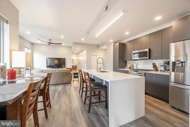 Building Photo - 1501 N 31st St