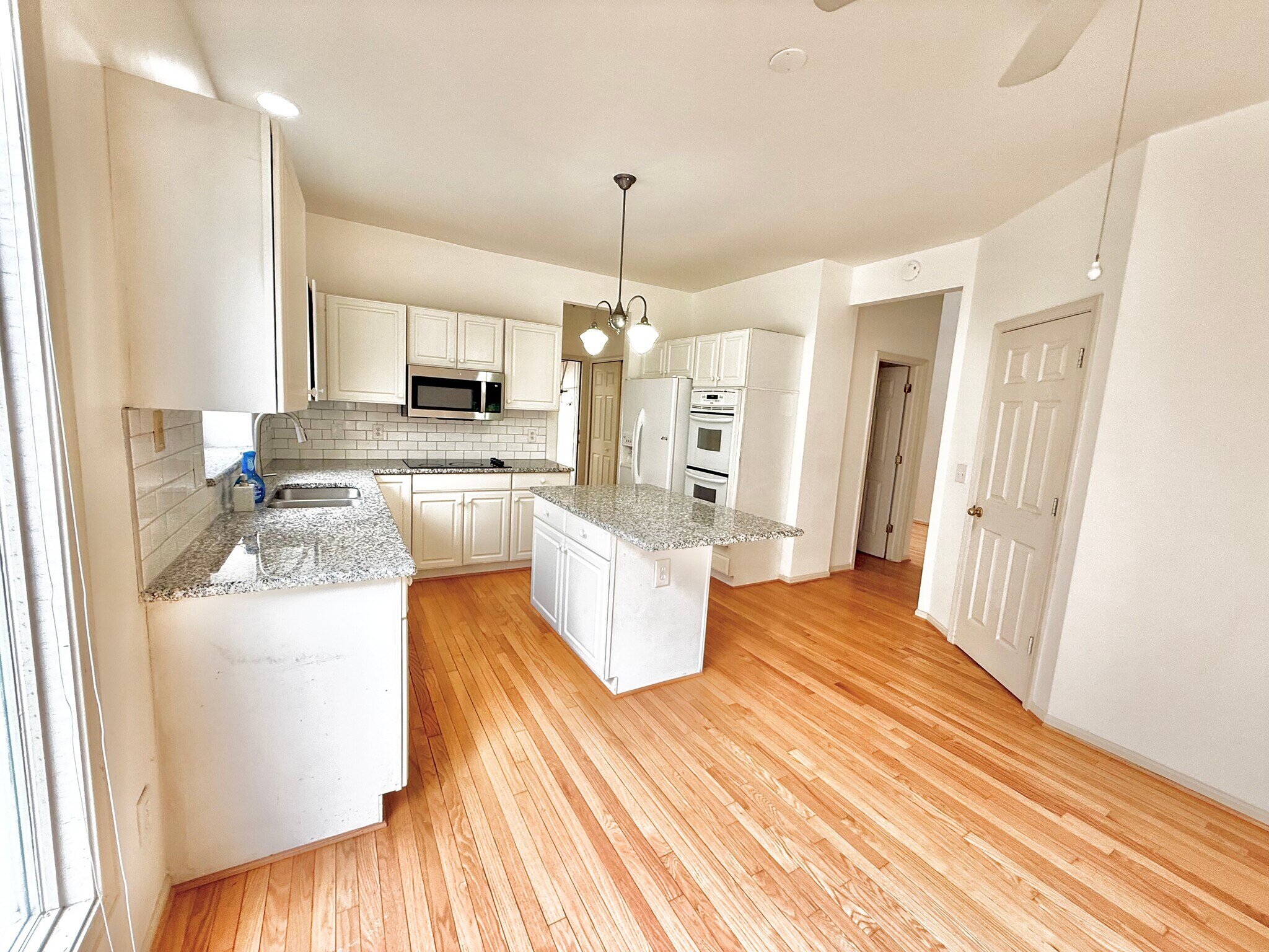 Building Photo - 30684 Tanglewood Trl