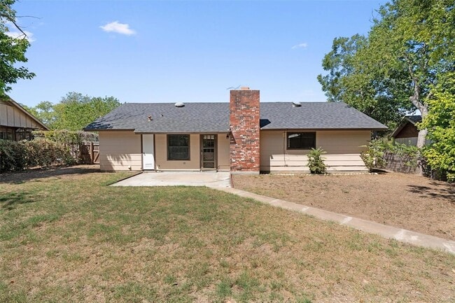 Building Photo - 325 Heartwood Dr