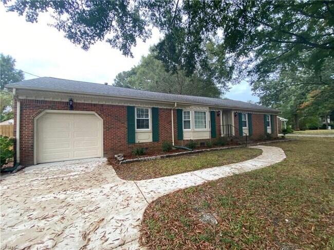 Building Photo - 2904 Evergreen Ct