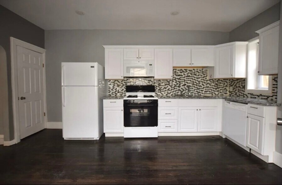 Building Photo - 108 S 4th St