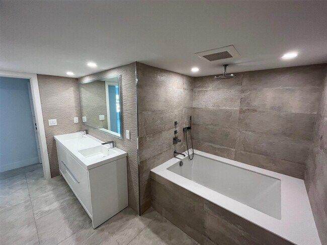 Building Photo - 3500 Galt Ocean Dr