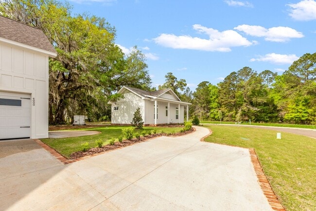 Building Photo - Great Southwood Home