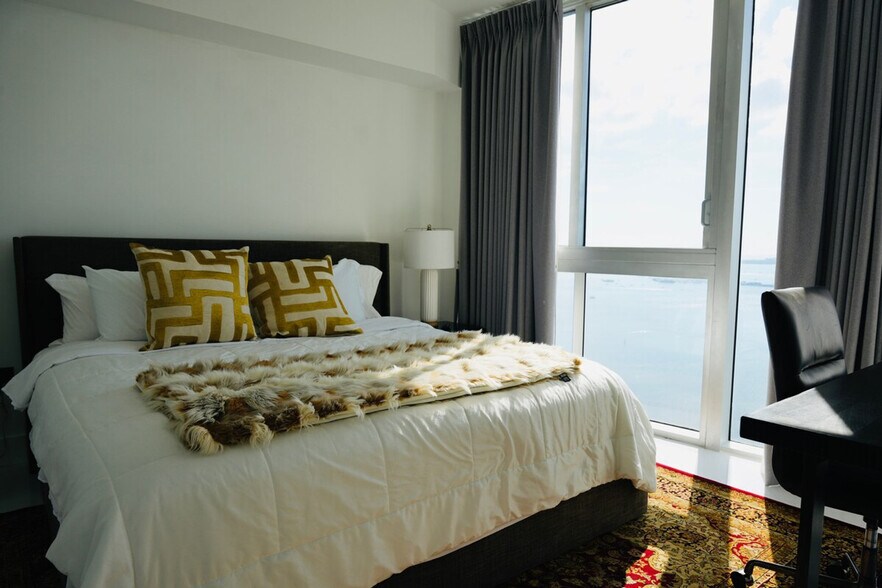 Building Photo - 631 Brickell Ave