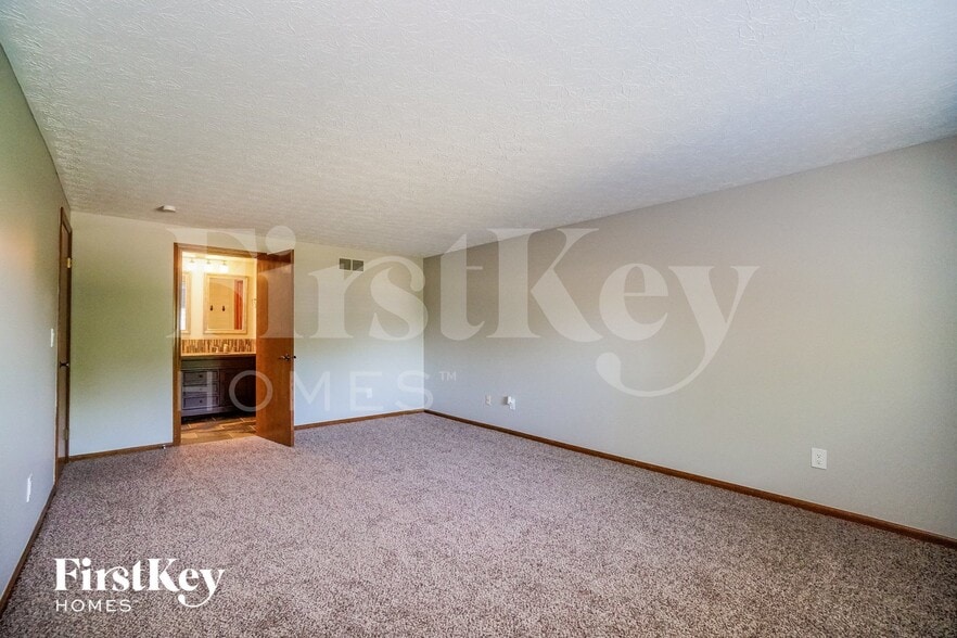 Building Photo - 13008 Oakmere Dr