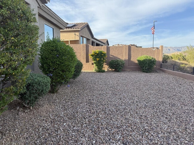 Building Photo - 42107 N Mountain Cove Dr