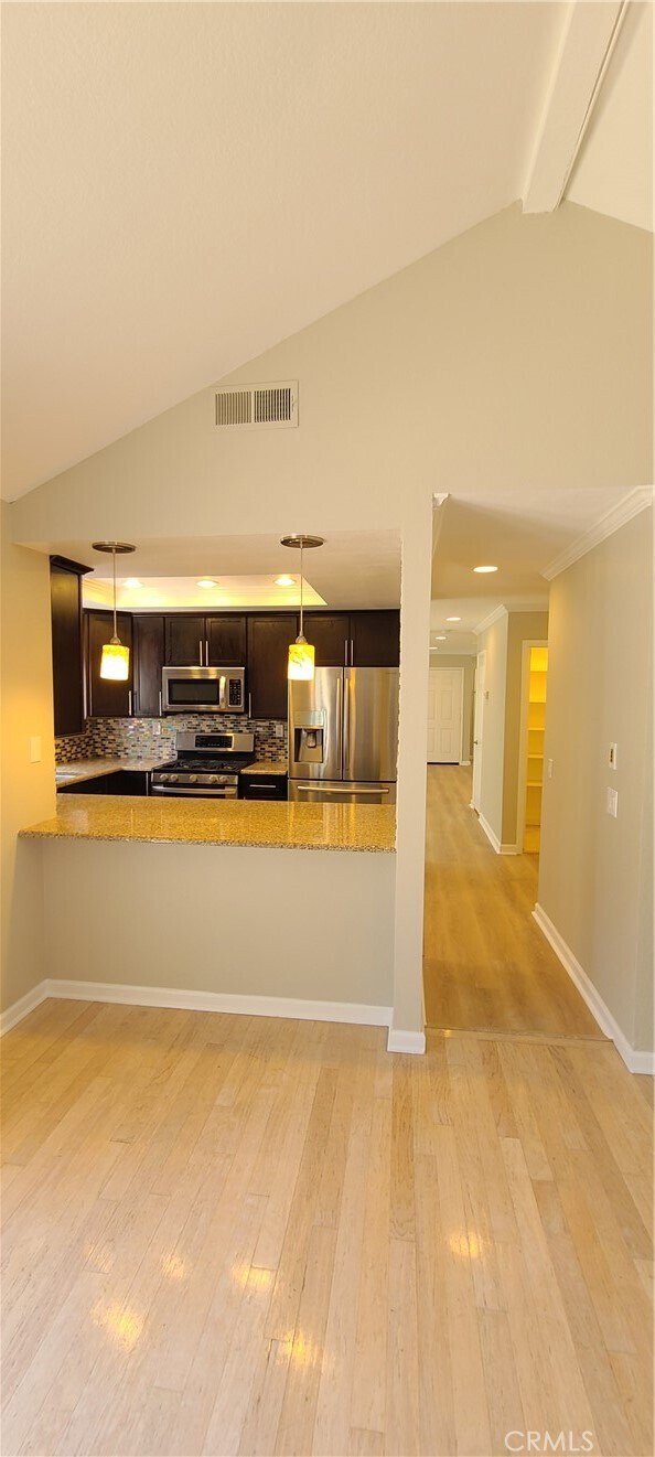 Building Photo - 709 Oceanhill Dr