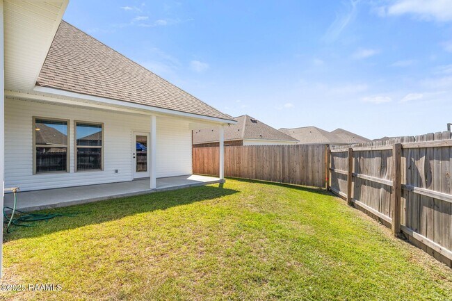 Building Photo - 207 Barnsley Dr