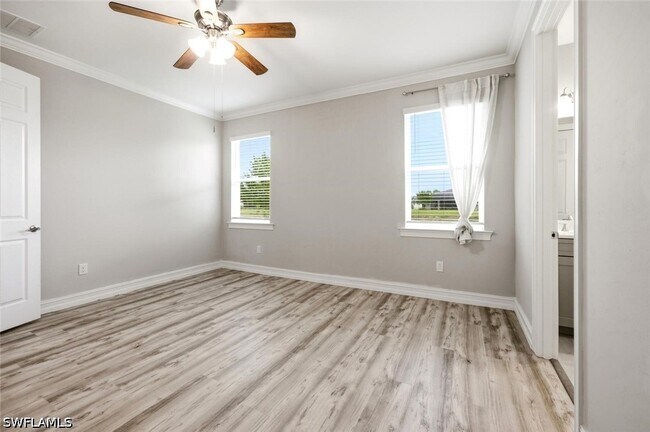 Building Photo - 28093 Sanibel Sands St