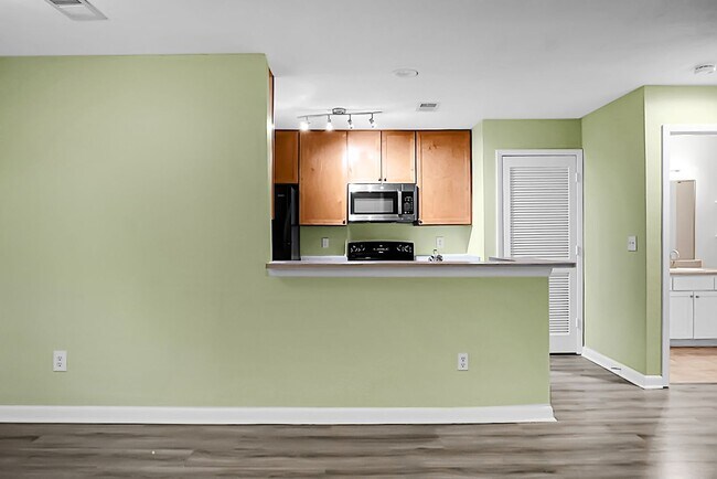 Building Photo - 278 Alexandra Dr