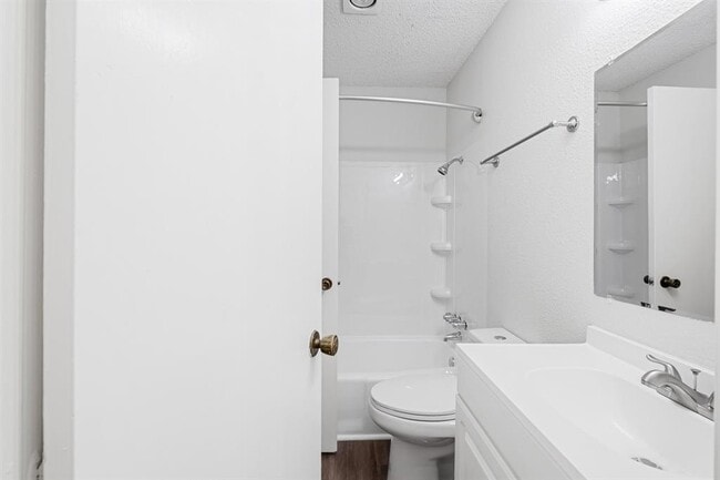 Building Photo - 6205 Shadow Valley Dr