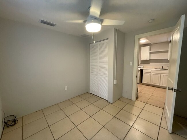 Building Photo - Beautiful 2 Bed 1 Bath House In Fifth Ave ...