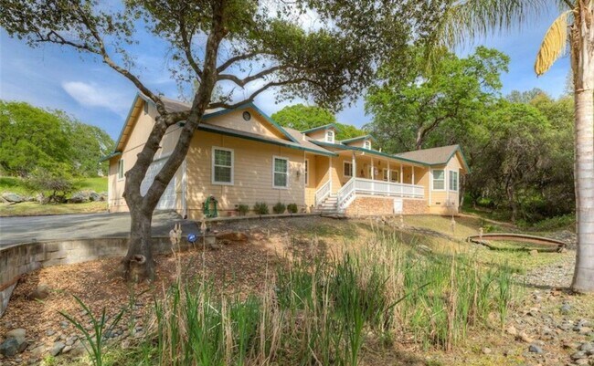 Primary Photo - 449 Silver Leaf Dr