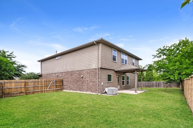 Building Photo - 9201 Sawyer Fay Ln