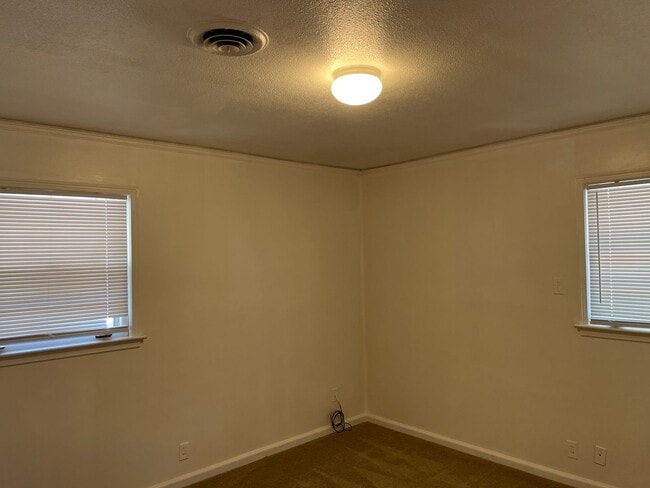 Building Photo - 688 Joryne Dr