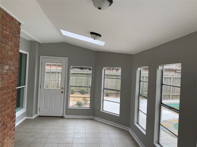 Building Photo - 614 Ellingham Dr