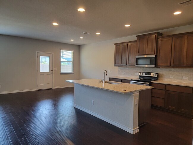 Kitchen - 208 Magna Ln