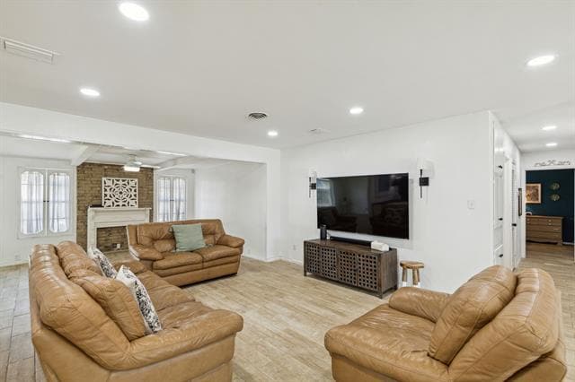 Building Photo - 724 Edgehill Dr