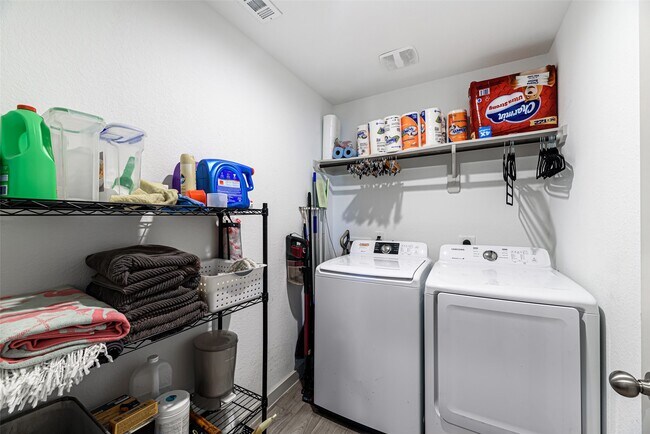 Building Photo - 246 Dusty Bridle Ln