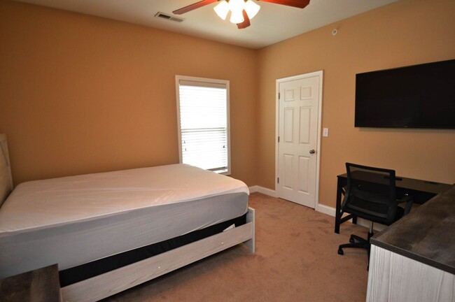 Building Photo - 2 Bedroom furnished Condo in Cornerstone -...