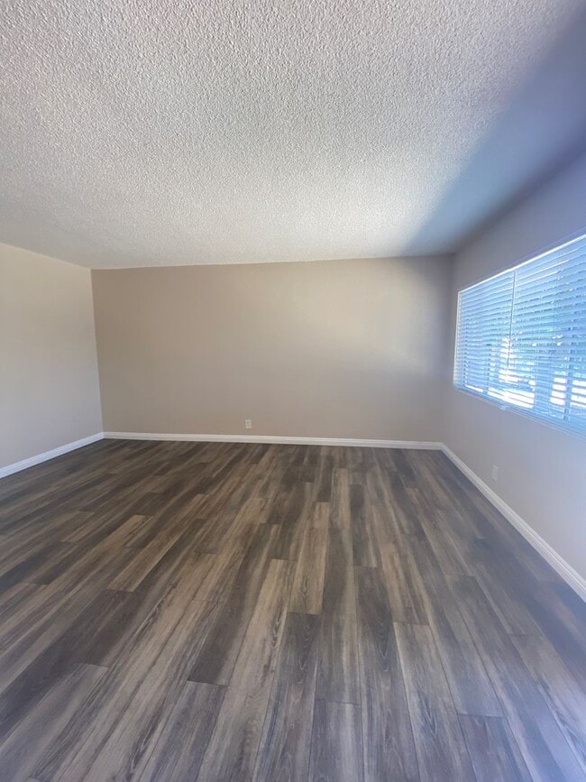 Building Photo - 1357