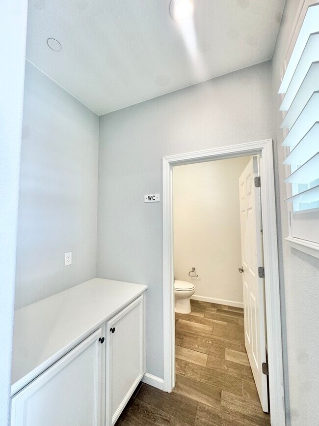 Building Photo - Stunning 5BR Home with Pool, Loft & 3-Car Garage!