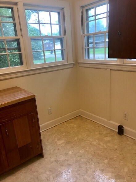 Laundry Area - 907 Harrison Ave