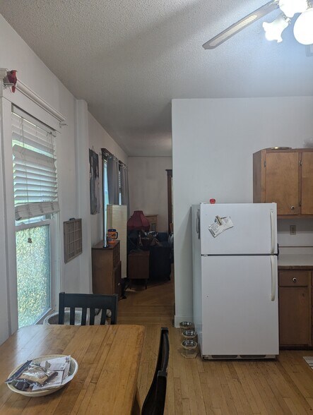Building Photo - 303 Eddy Ct S