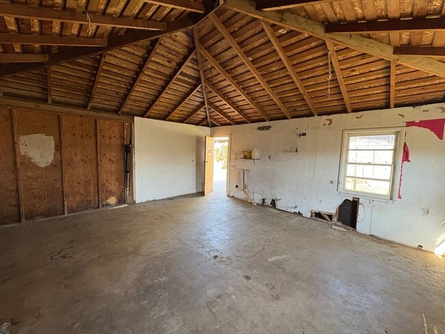 Building Photo - Cozy Home On Spacious Lot near Ballpark coming soon!