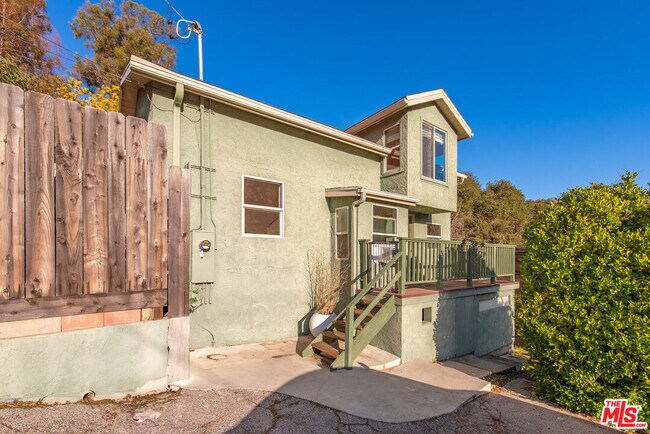 Building Photo - 543 Fernwood Pacific Dr