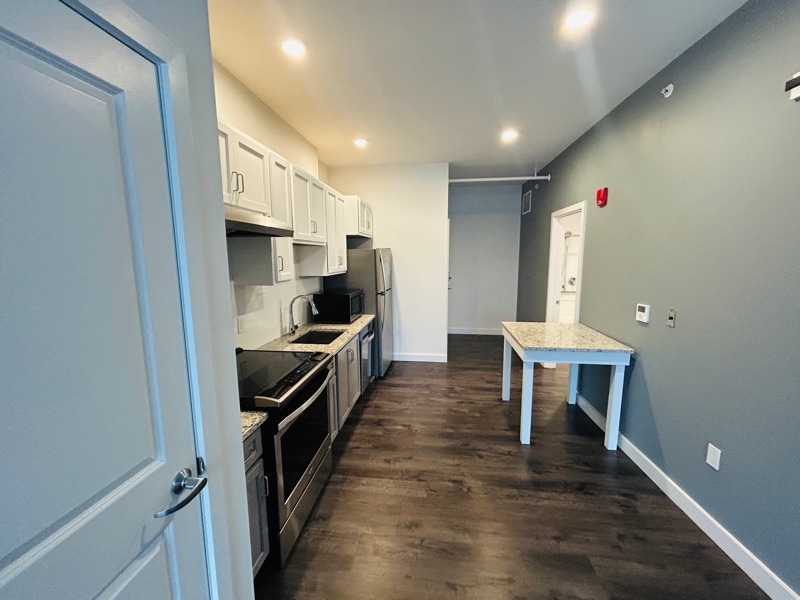 Building Photo - 550 New Holland Ave