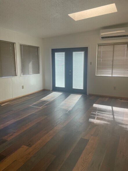 French doors with built-in blinds lead to back yard. - 240 W Kyle Dr