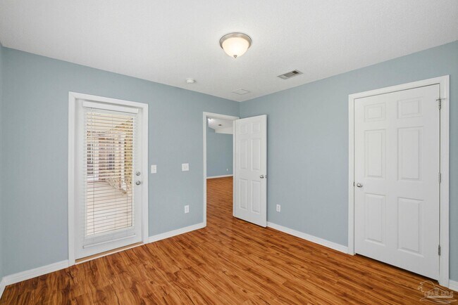 Building Photo - 4712 Thousand Oaks Blvd