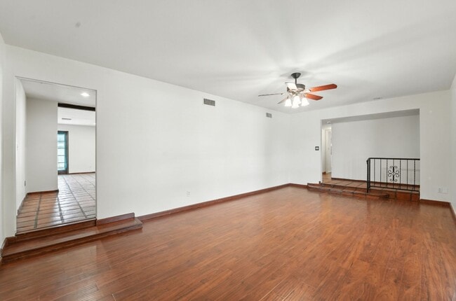 Building Photo - Inviting 3-bedroom, 2-bathroom home in the...