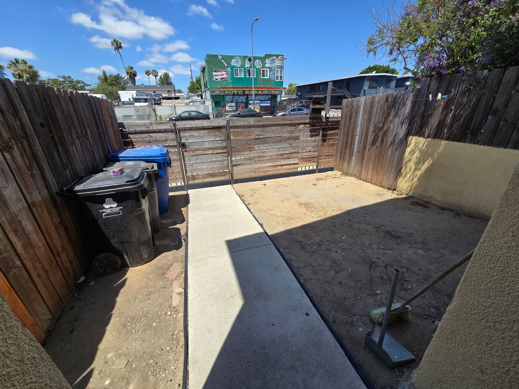 Building Photo - 10218 San Pedro St