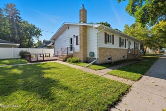 Building Photo - Spacious 4 Bedroom Home with 3 Stall Garage Grand Forks