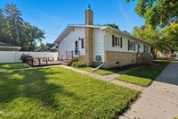 Building Photo - Spacious 4 Bedroom Home with 3 Stall Garage Grand Forks