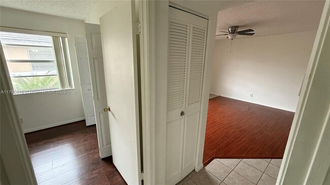 Building Photo - 1032 Twin Lakes Dr