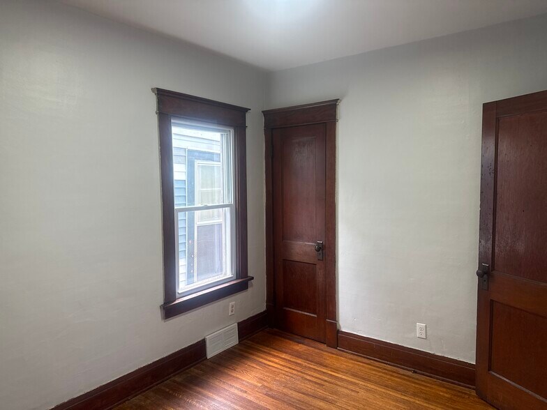 Building Photo - 115 Grove St