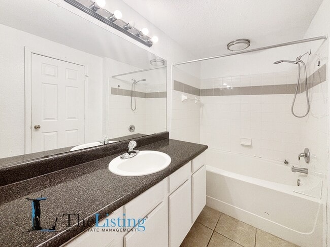 Building Photo - 3714 Palm Desert Ln