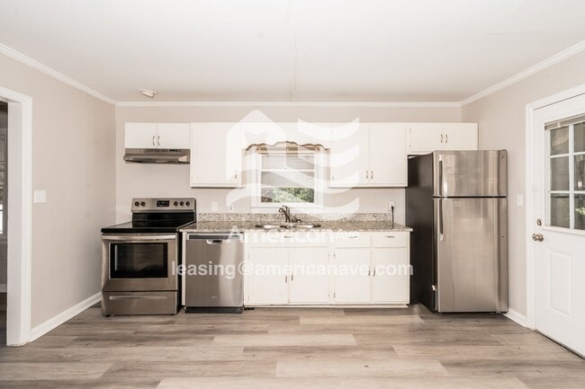 Building Photo - 3054 Somerset Dr