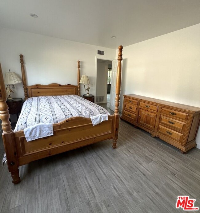 Building Photo - 30872 Janlor Dr