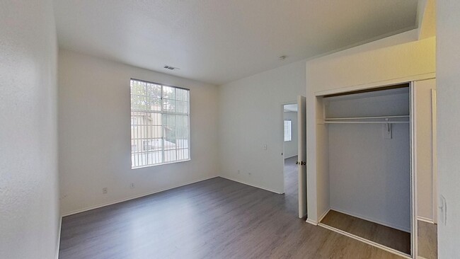 Building Photo - Remodeled 1 Bedroom 1 Bath Condo in Laguna...