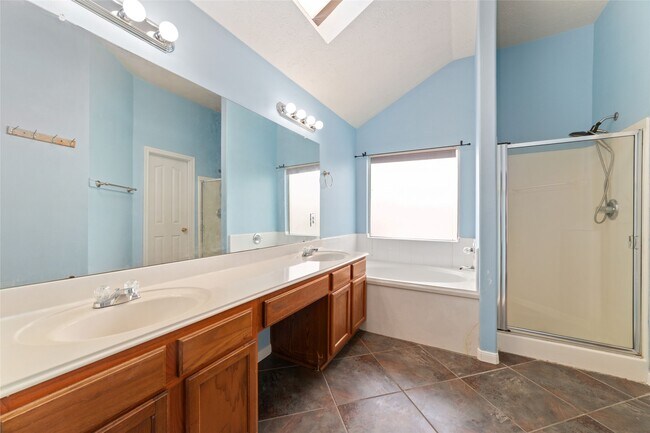 Building Photo - 22911 Sebastian Dr