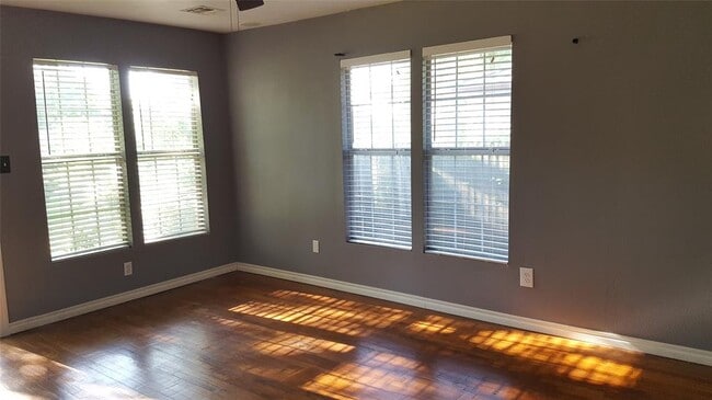 Building Photo - 312 N 6th St