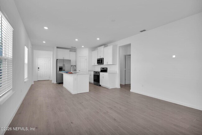 Building Photo - 302 Lake Sinclair St
