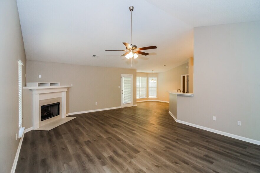 Building Photo - 8153 Green Valley Cove