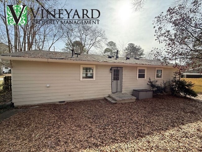 Building Photo - 1023 Pine Valley Dr NE